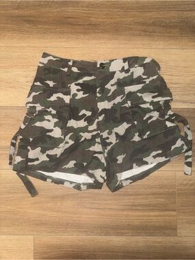 Women's Camo Cargo Shorts - Green & Beige